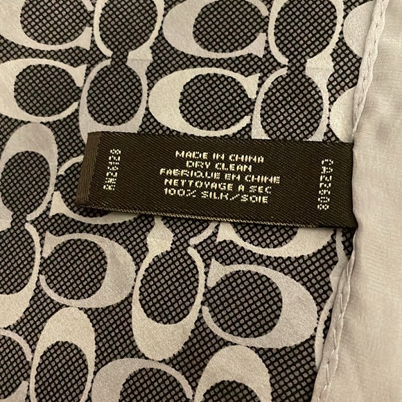 COACH signature gray and black 100% Silk rectangle scarf - Picture 4 of 5